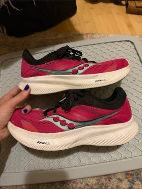 Saucony Women's Running Shoes - Hot Pink with Teal Accents